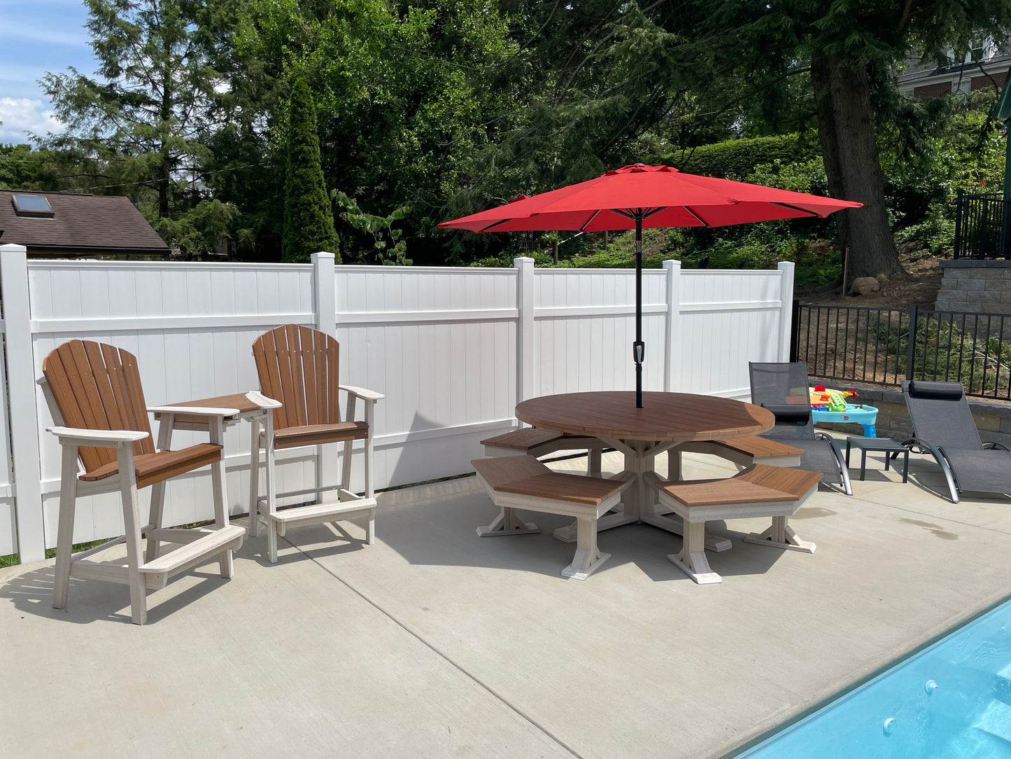Round Outdoor Dining Table