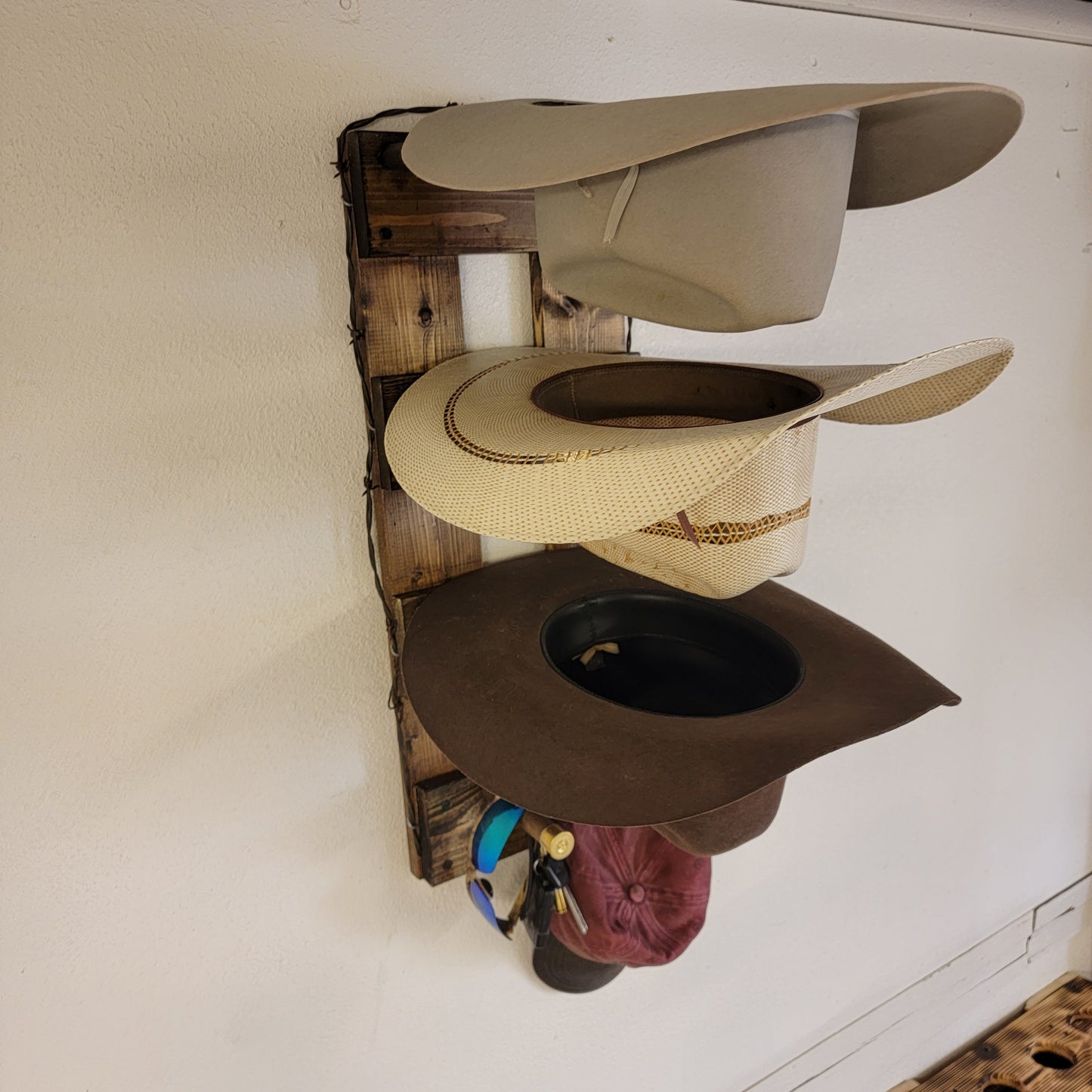 The 3-Hatter: Vertical Wall-Hanging Western Organization