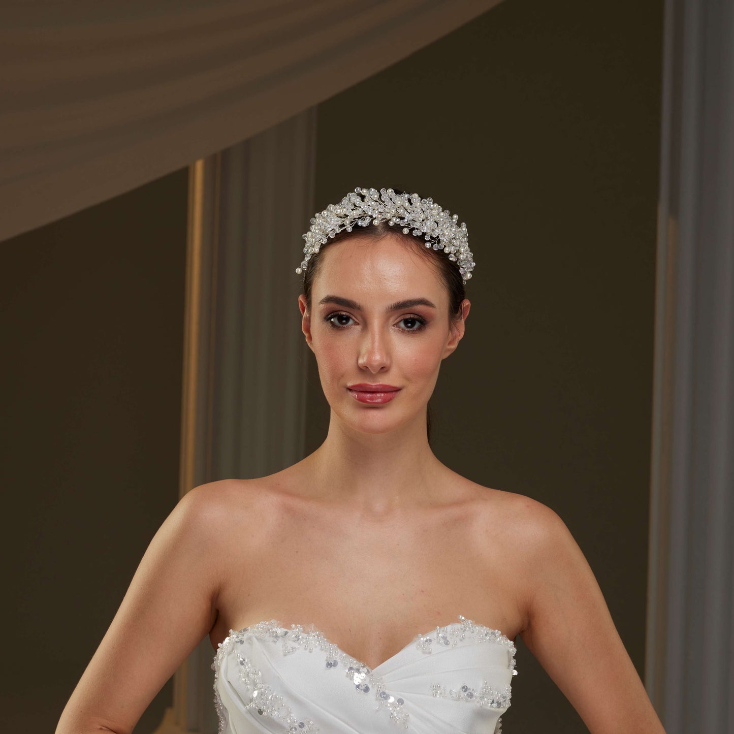 Elegant Bridal Hair Jewelry with Pearls