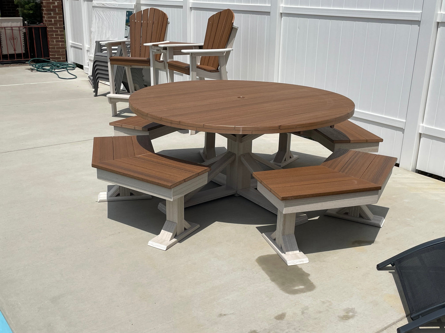 Round Outdoor Dining Table