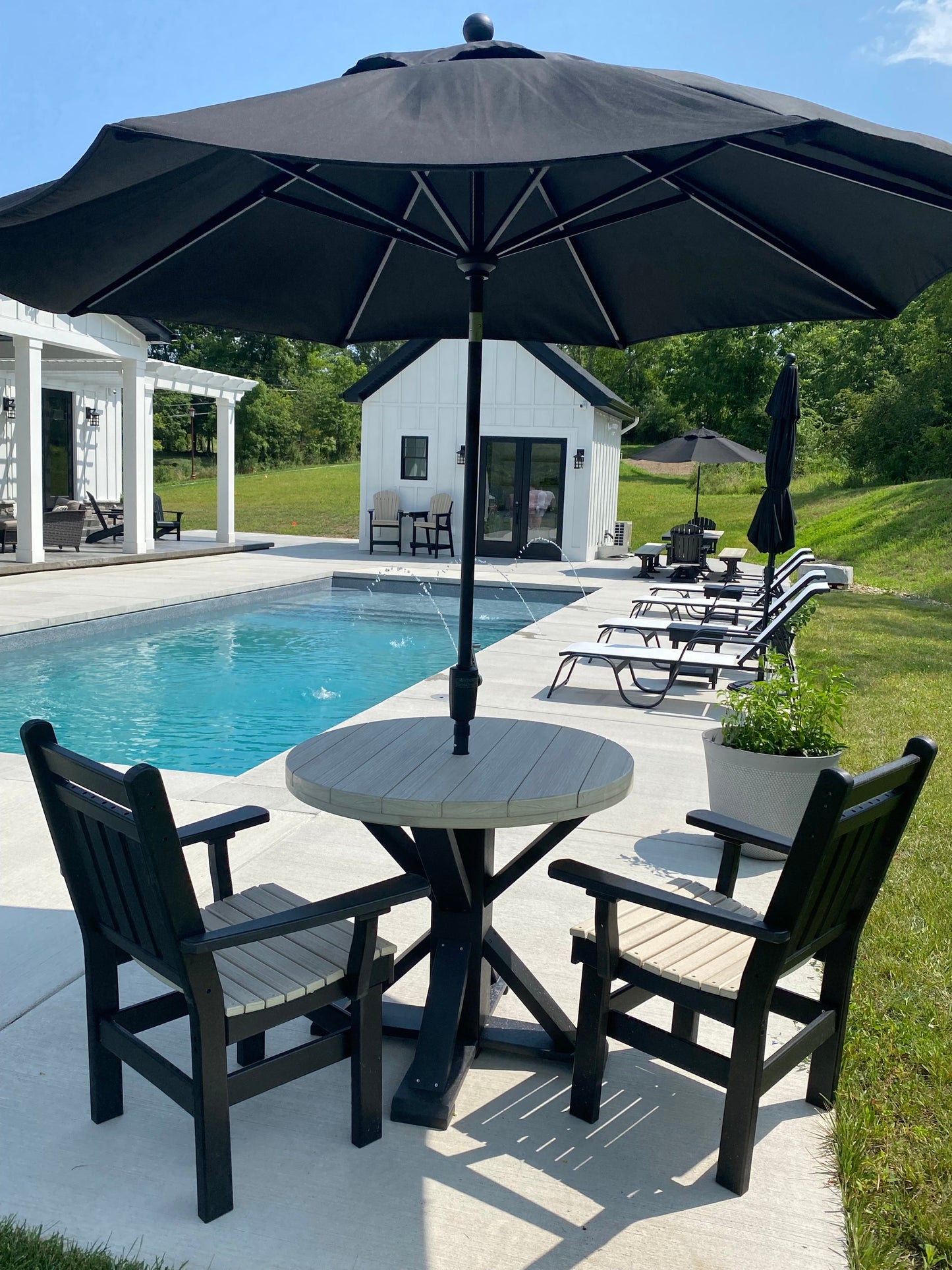 Round Outdoor Dining Table