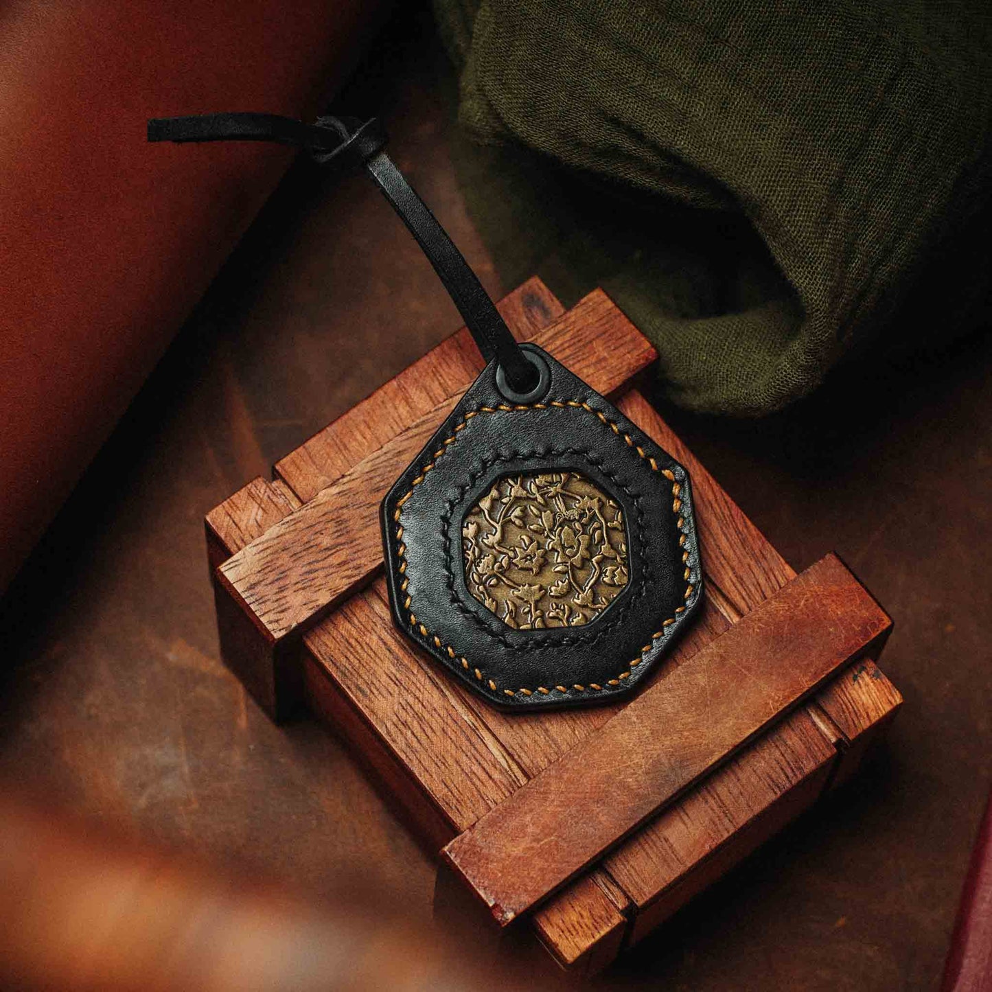 Pirate Goods Peso Pocket v4 Plus Coin Holder – Octagonal Leather Challenge Coin Case for EDC
