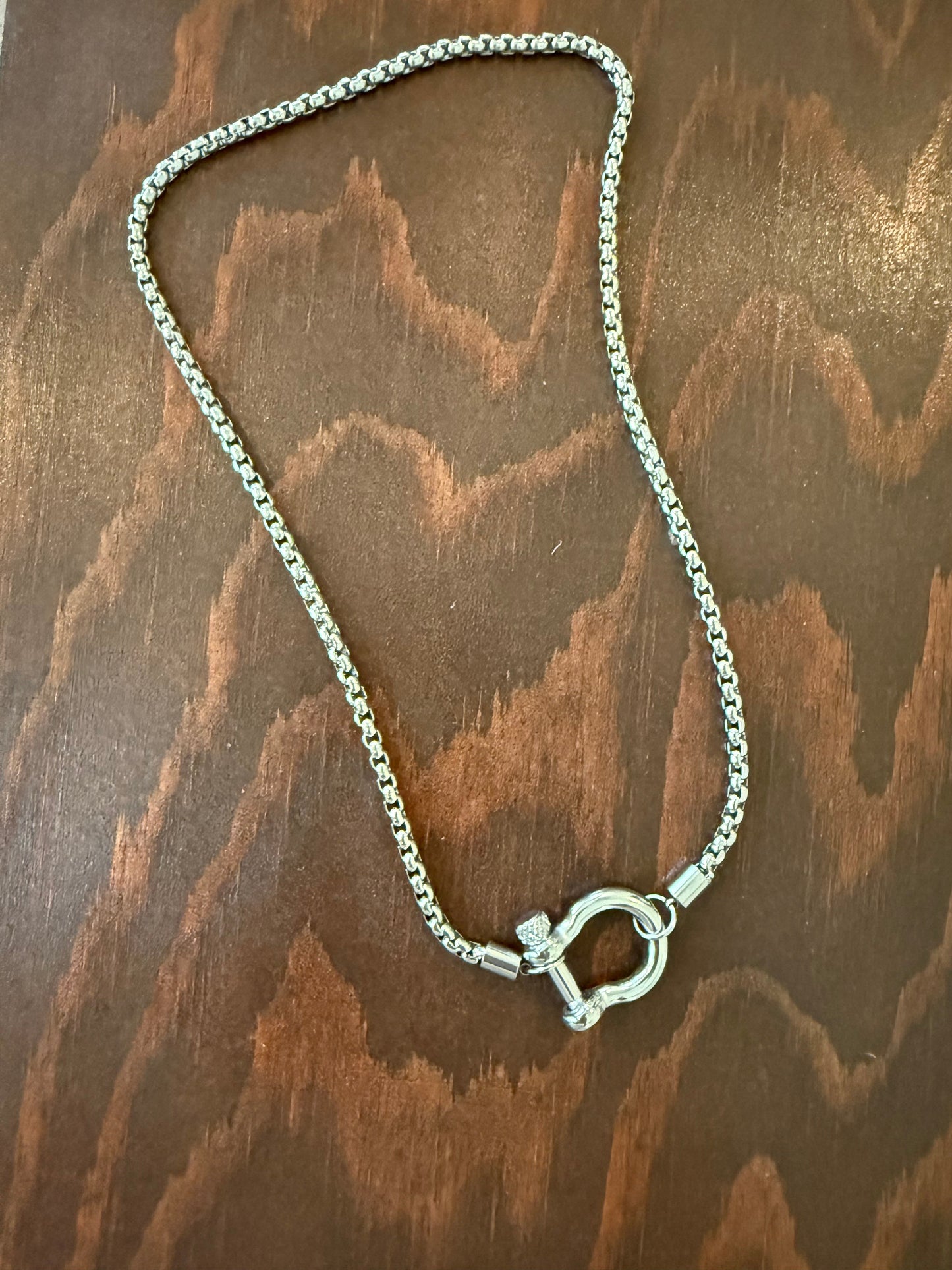 carabiner horseshoe necklace