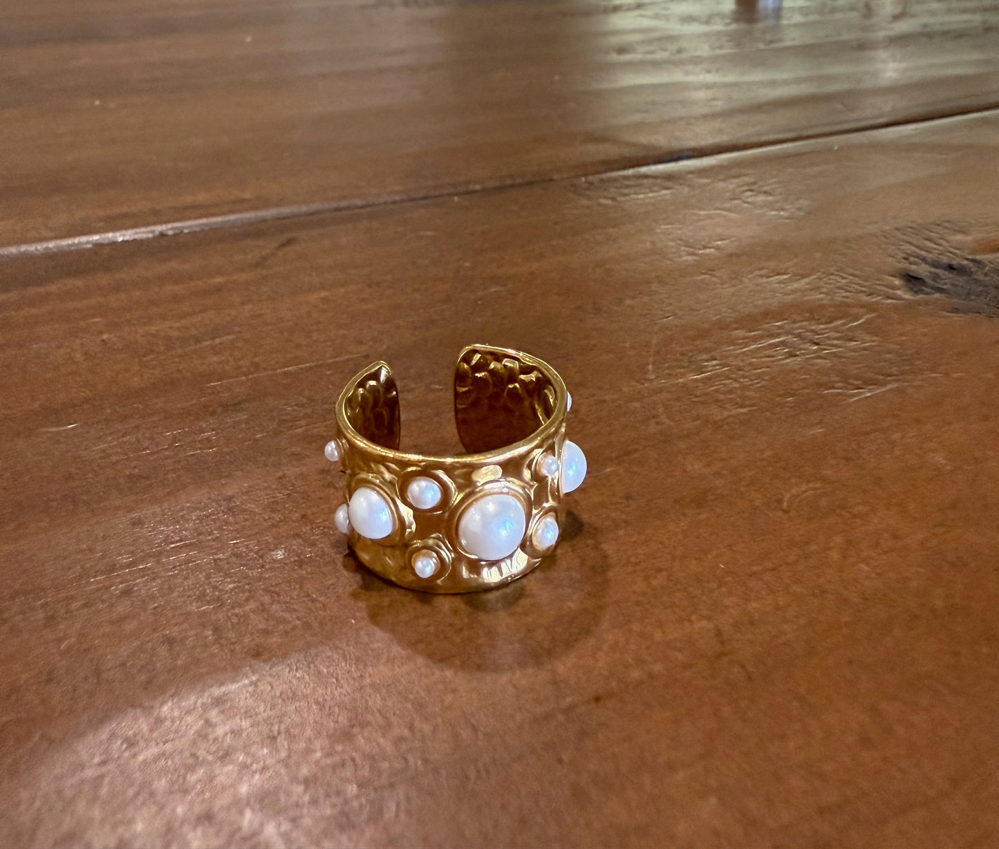 hammered waterproof wide band pearl ring
