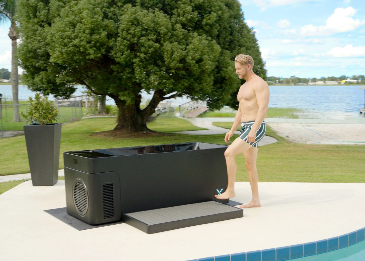 Echelon All-In-One Hot or Cold Plunge Tub