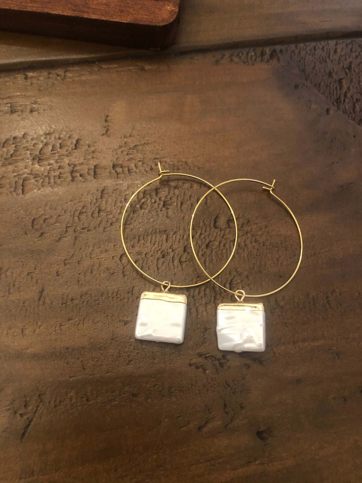 square fresh water pearl hoop earrings. pearl earrings. fresh water pearl hoops. hoop earrings