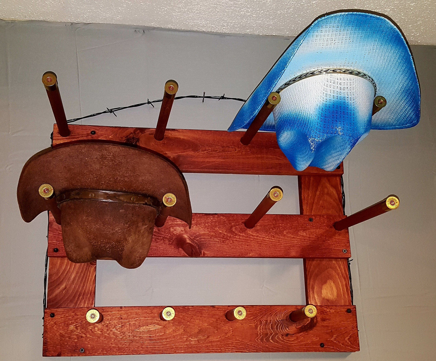 The 4-Hatter: Horizontal Wall-Hanging Western Organization