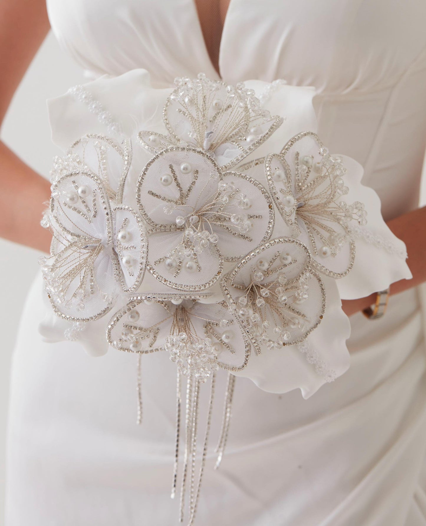 White Flower Bouquet – Ideal for Bridal, Quinceanera, or Proposal