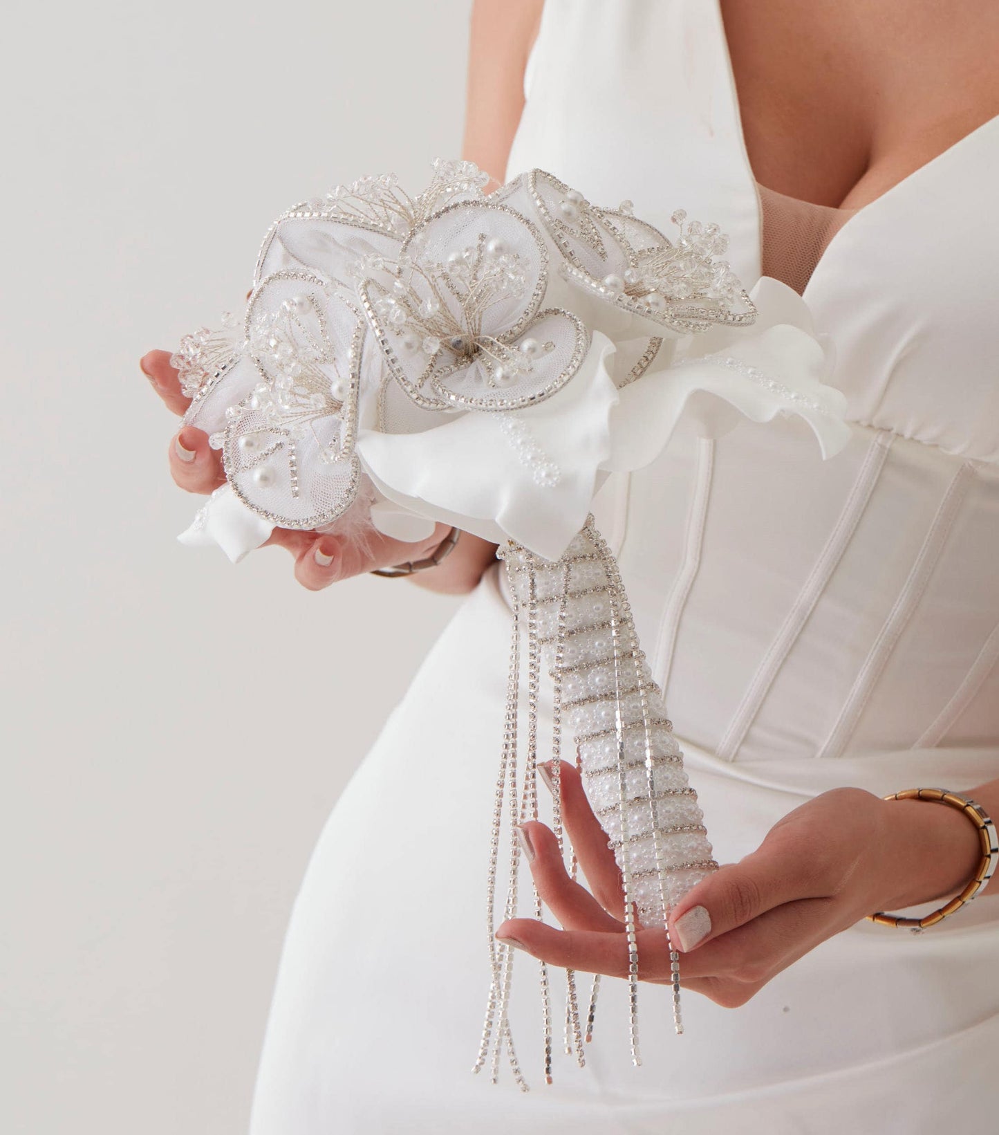 White Flower Bouquet – Ideal for Bridal, Quinceanera, or Proposal