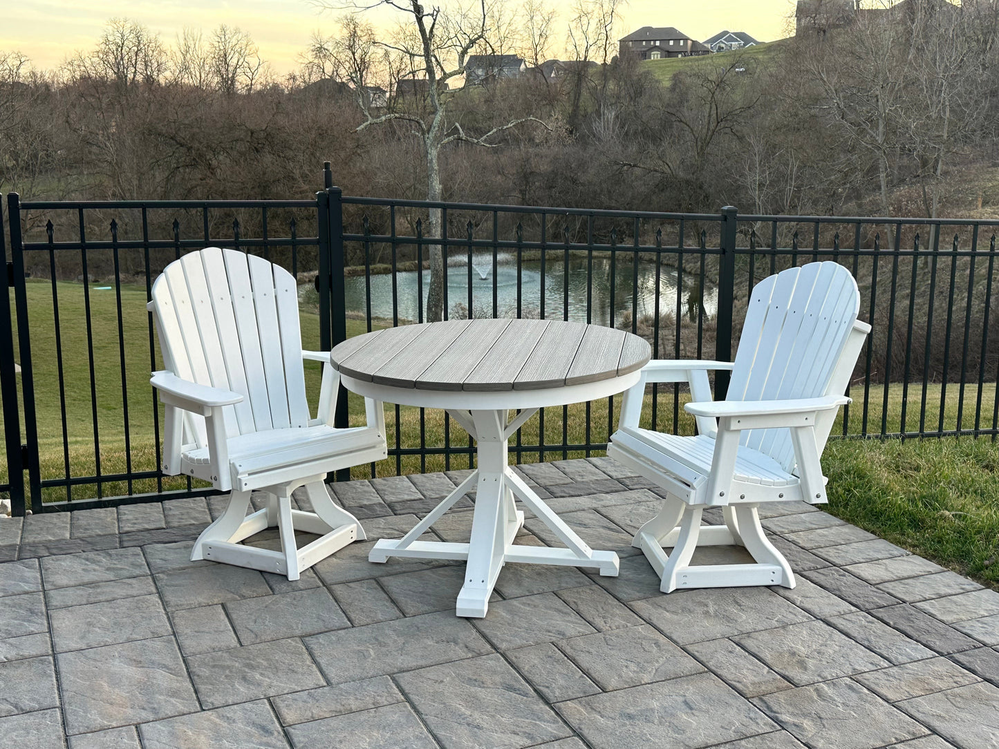 Round Outdoor Dining Table