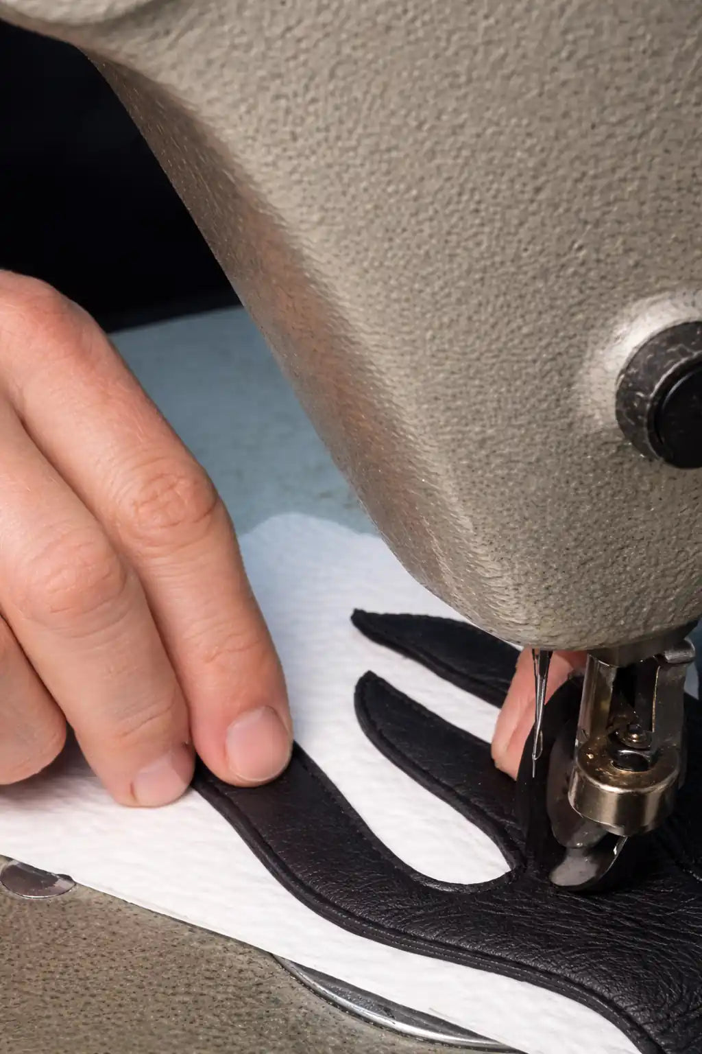 Spitfire White Touchscreen Gloves