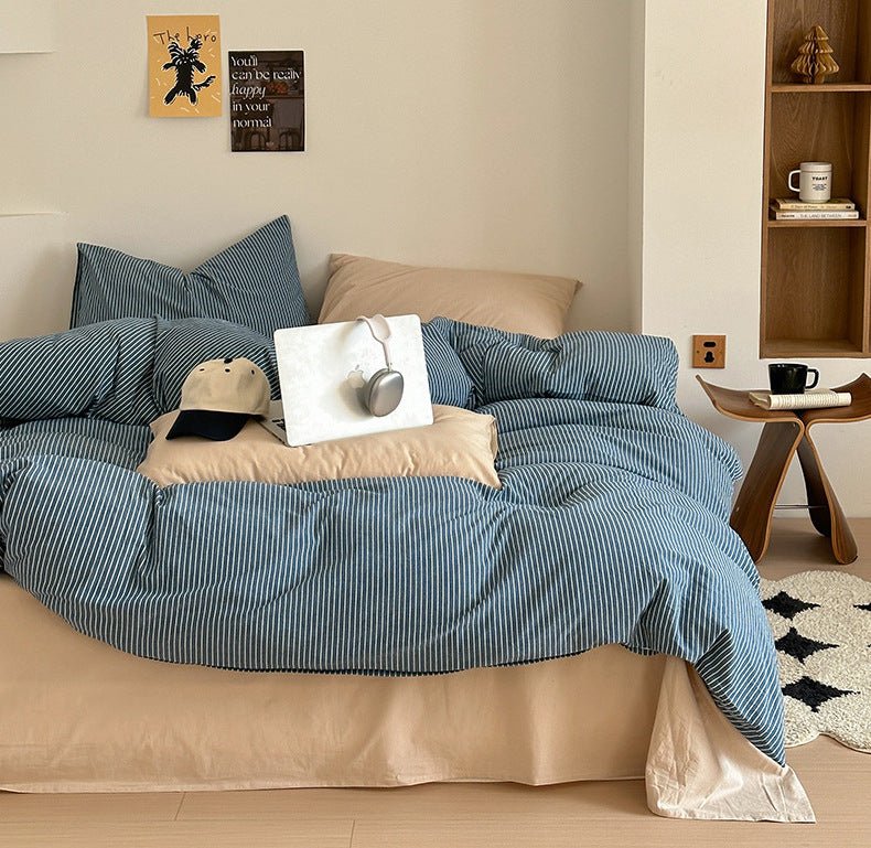 Thin Striped Bedding Set / Red