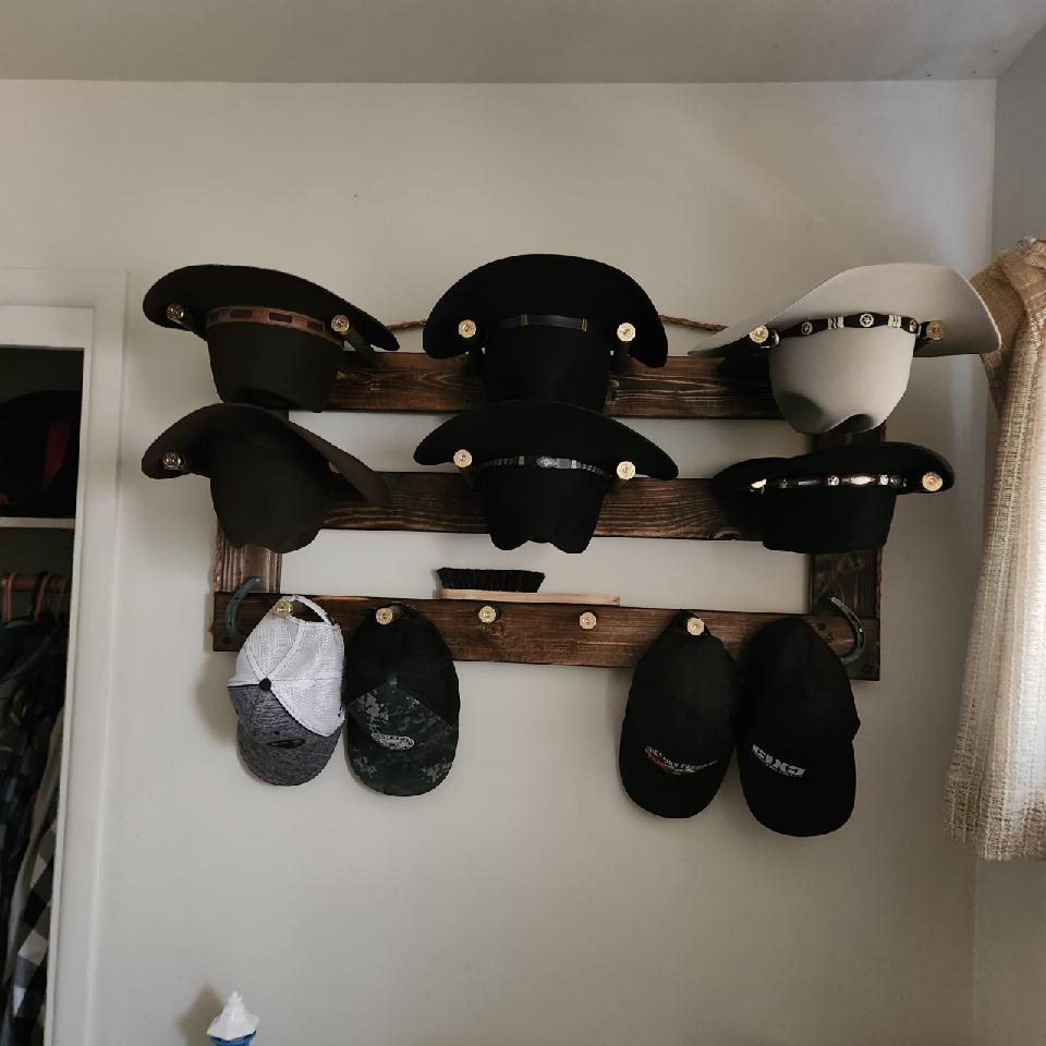 The 6-Hatter: Horizontal Wall-Hanging Western Organization