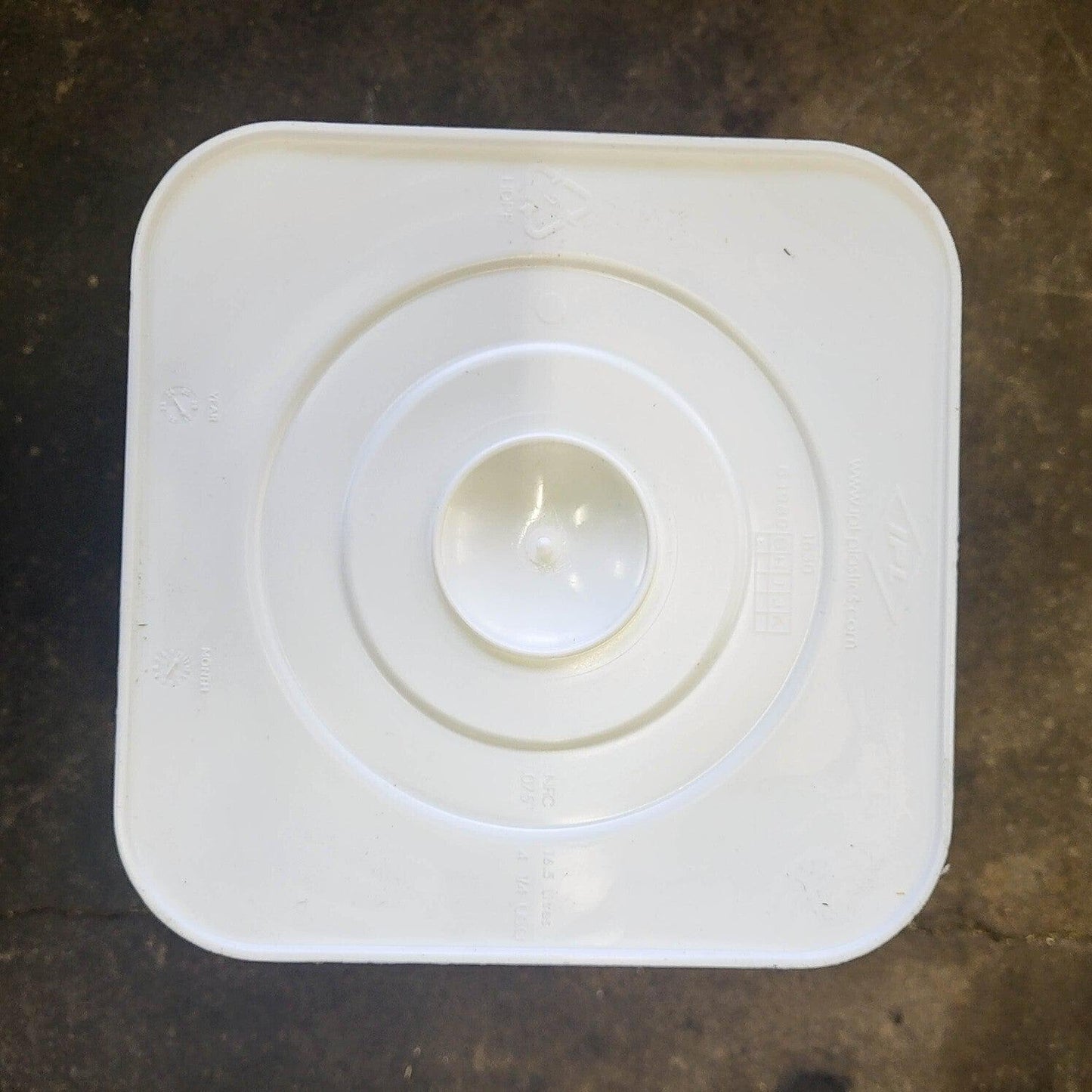 4 Gallon Square Bucket and Lid