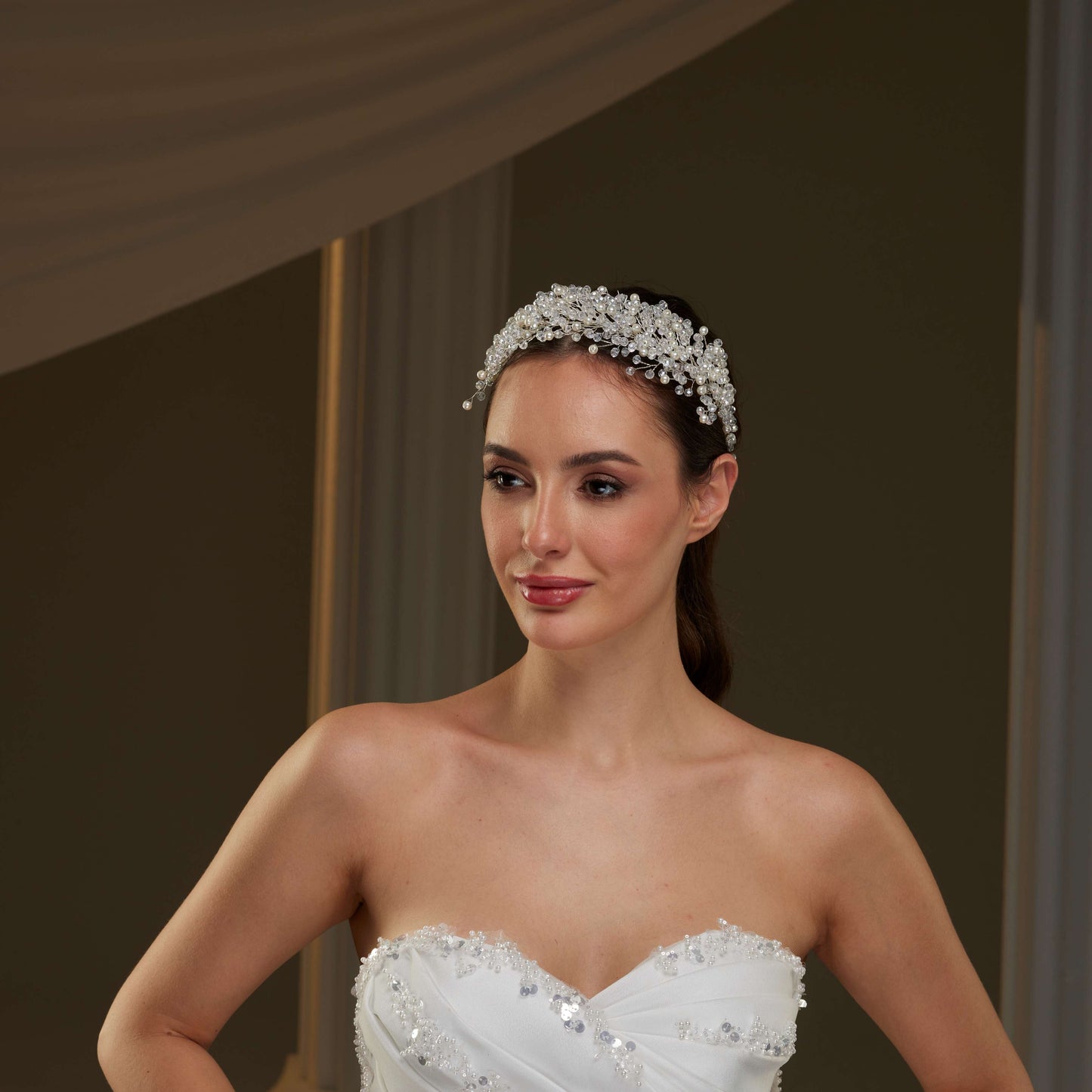 Elegant Bridal Hair Jewelry with Pearls