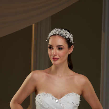 Elegant Bridal Hair Jewelry with Pearls