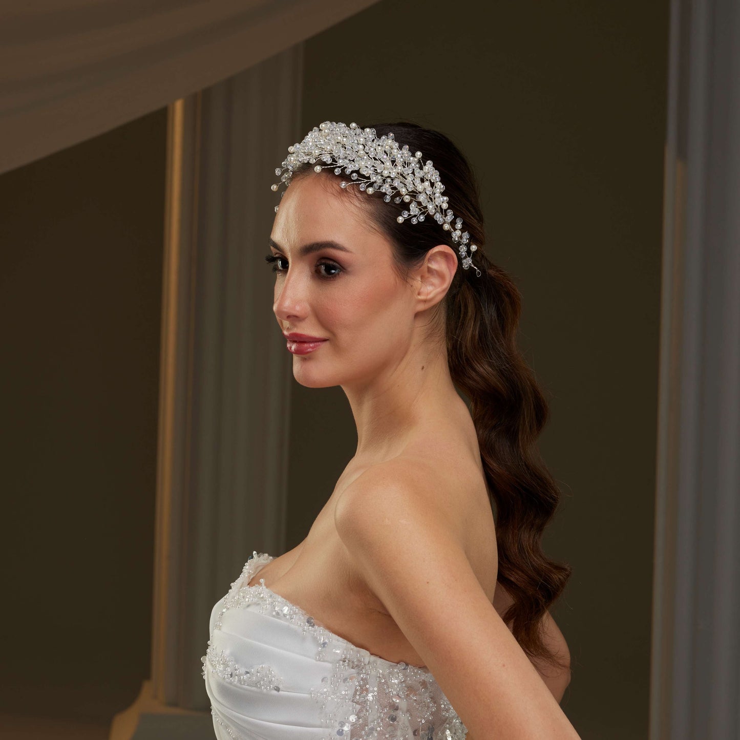Elegant Bridal Hair Jewelry with Pearls