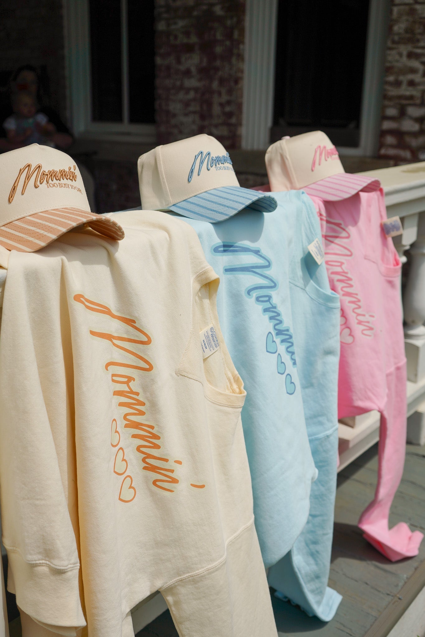 Mommin' - Striped Vintage Trucker Hat