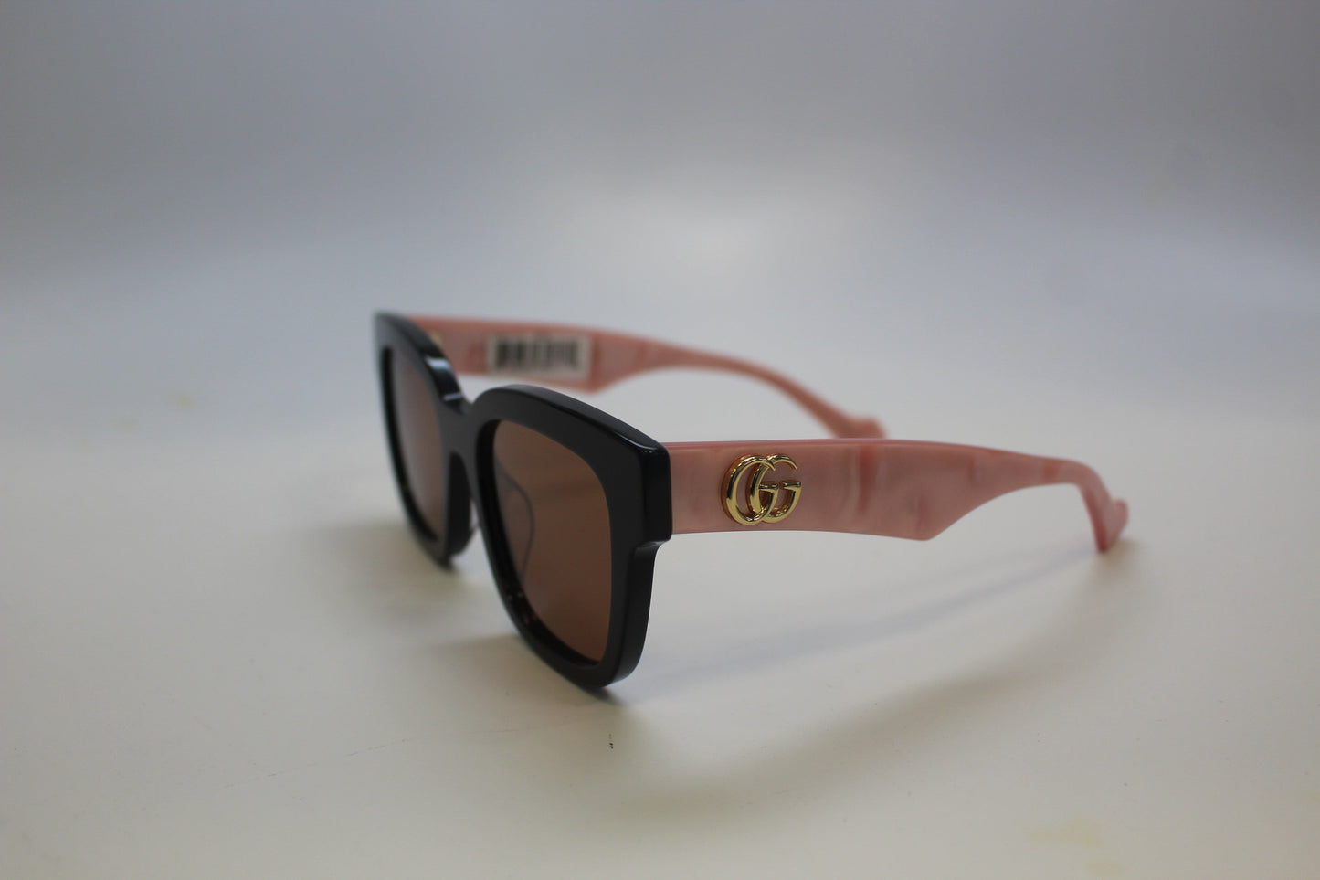 Gucci GG0998S-005 52 Women’s Sunglasses | Black/Pink Pearl Frame | Authentic Luxury (UPC 889652356174)
