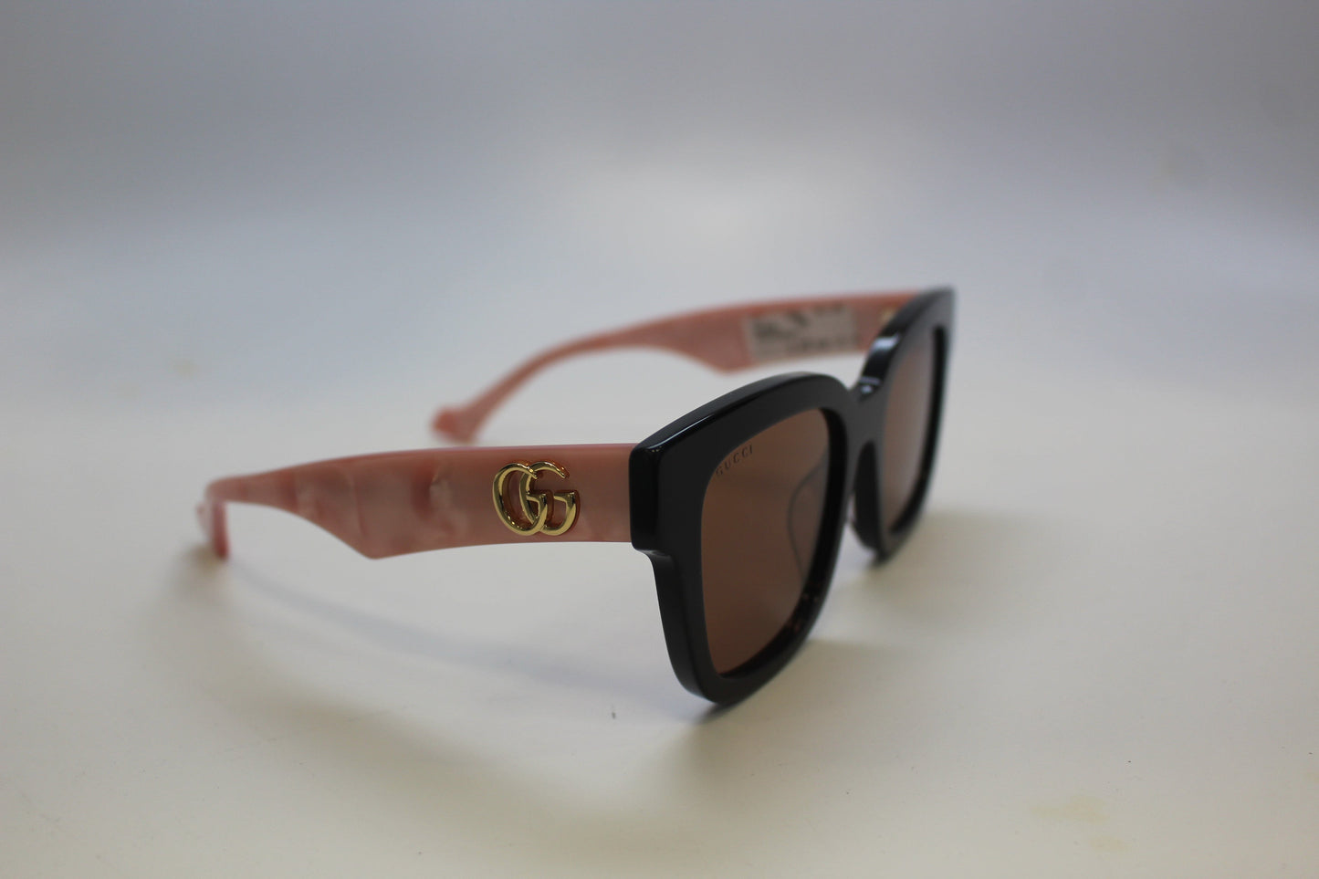 Gucci GG0998S-005 52 Women’s Sunglasses | Black/Pink Pearl Frame | Authentic Luxury (UPC 889652356174)