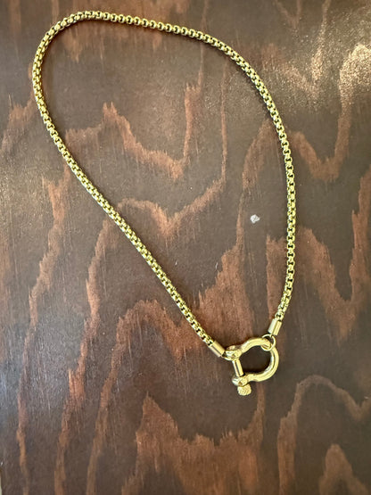carabiner horseshoe necklace