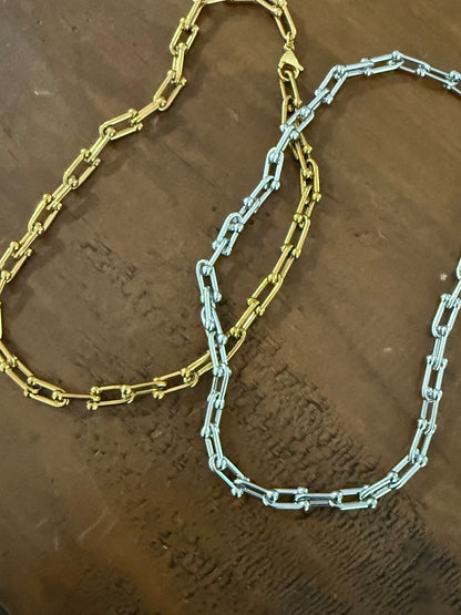 horseshoe link necklace