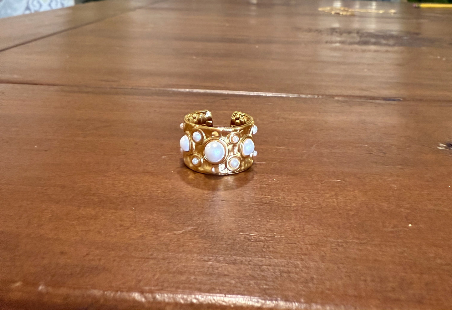 hammered waterproof wide band pearl ring