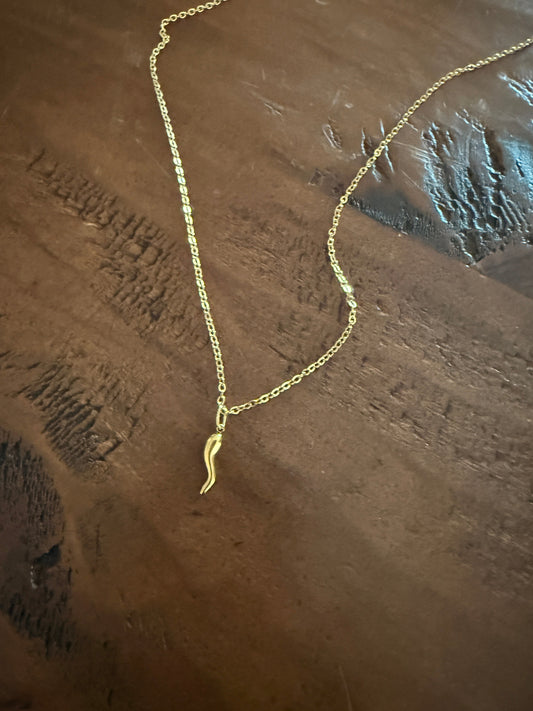 dainty italian horn necklace