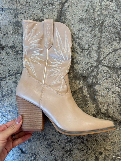 Emersyn Embroidered Heeled Cowgirl Pointed Boots