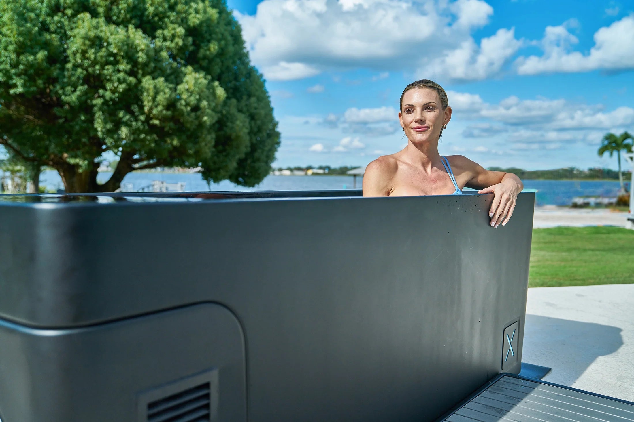 Echelon All-In-One Hot or Cold Plunge Tub