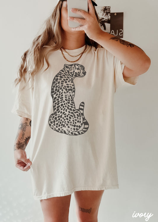 Sitting Cheetah Tee *13 Colors (S-3X)