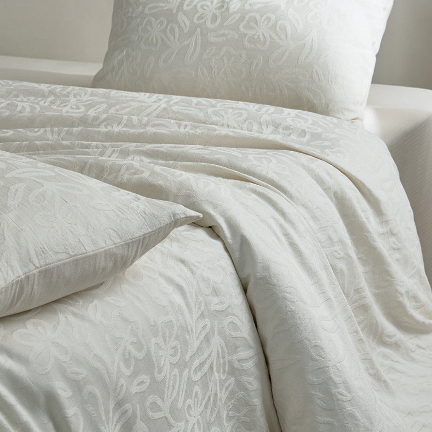 Elin Tencel Silky Jacquard Bedding Set / Bouquet