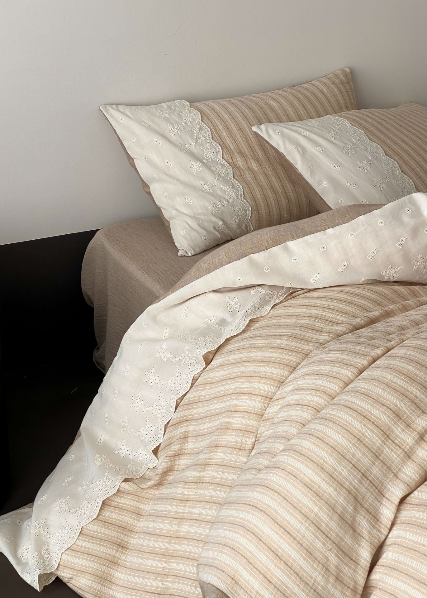 Florence Lace Double Gauze Striped Bedding Set / Beige Brown