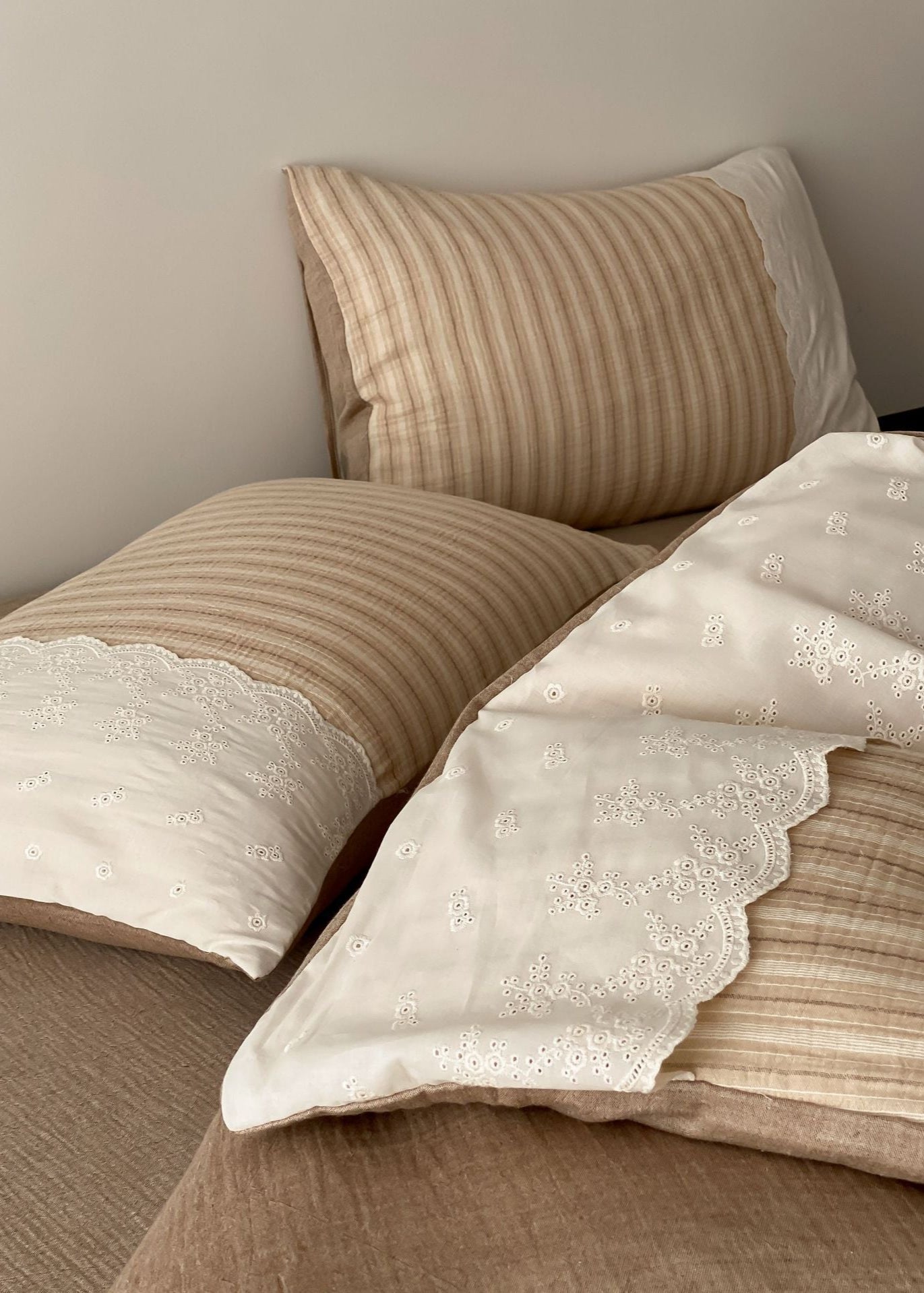 Florence Lace Double Gauze Striped Bedding Set / Beige Brown