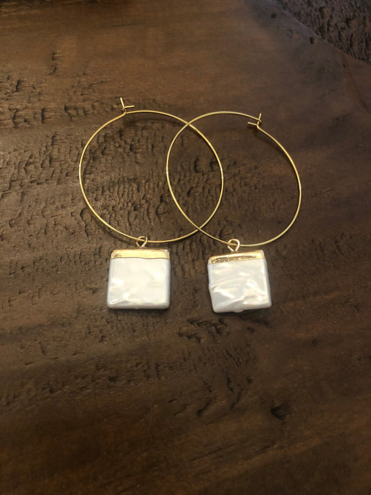 square fresh water pearl hoop earrings. pearl earrings. fresh water pearl hoops. hoop earrings