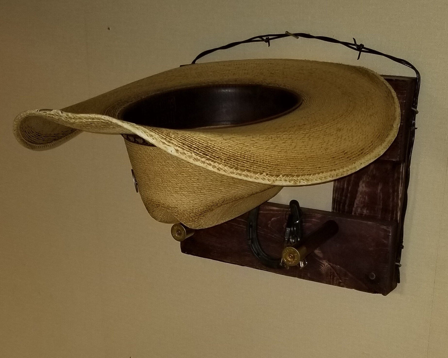 The 1-Hatter: Horizontal Wall-Hanging Western Organization