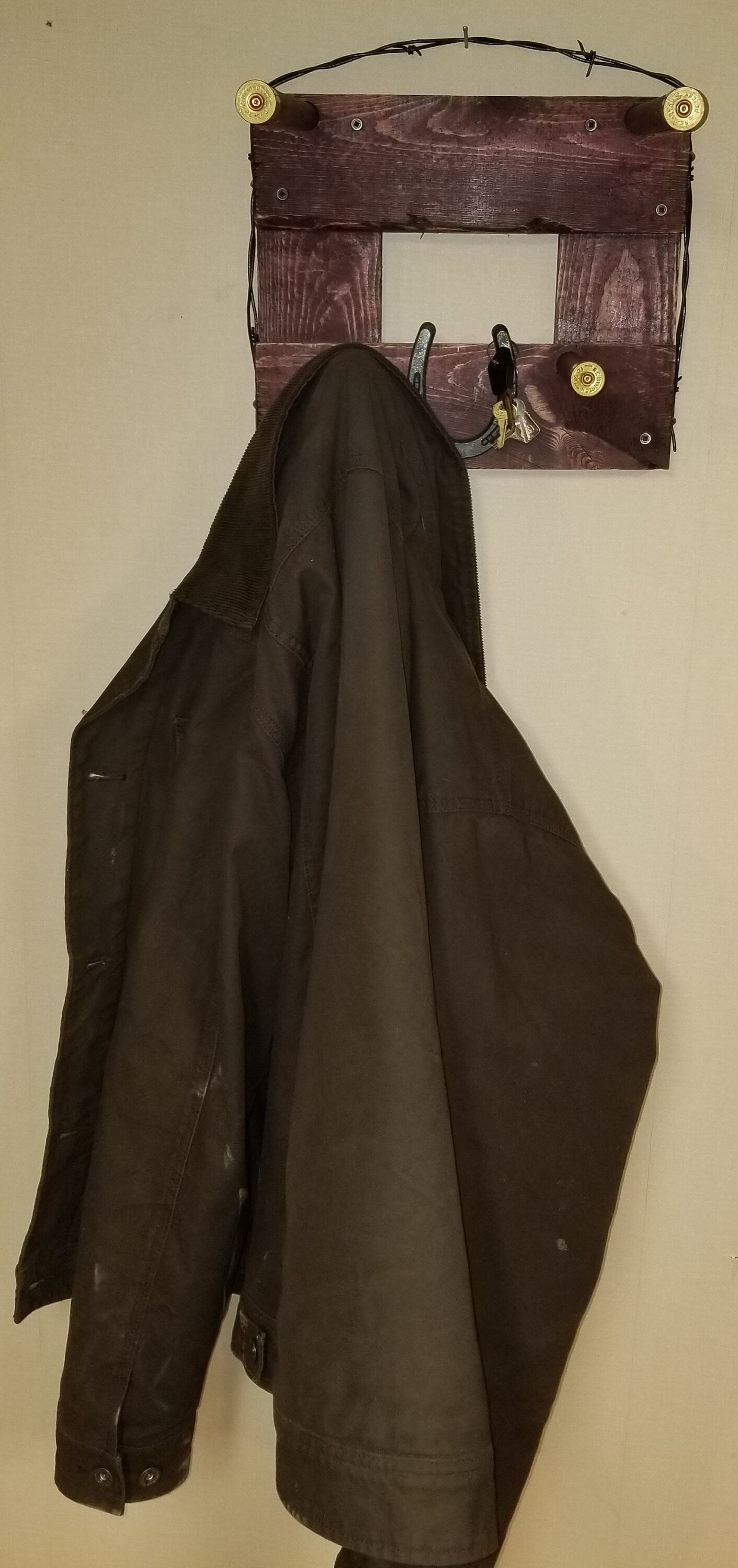 The 1-Hatter: Horizontal Wall-Hanging Western Organization