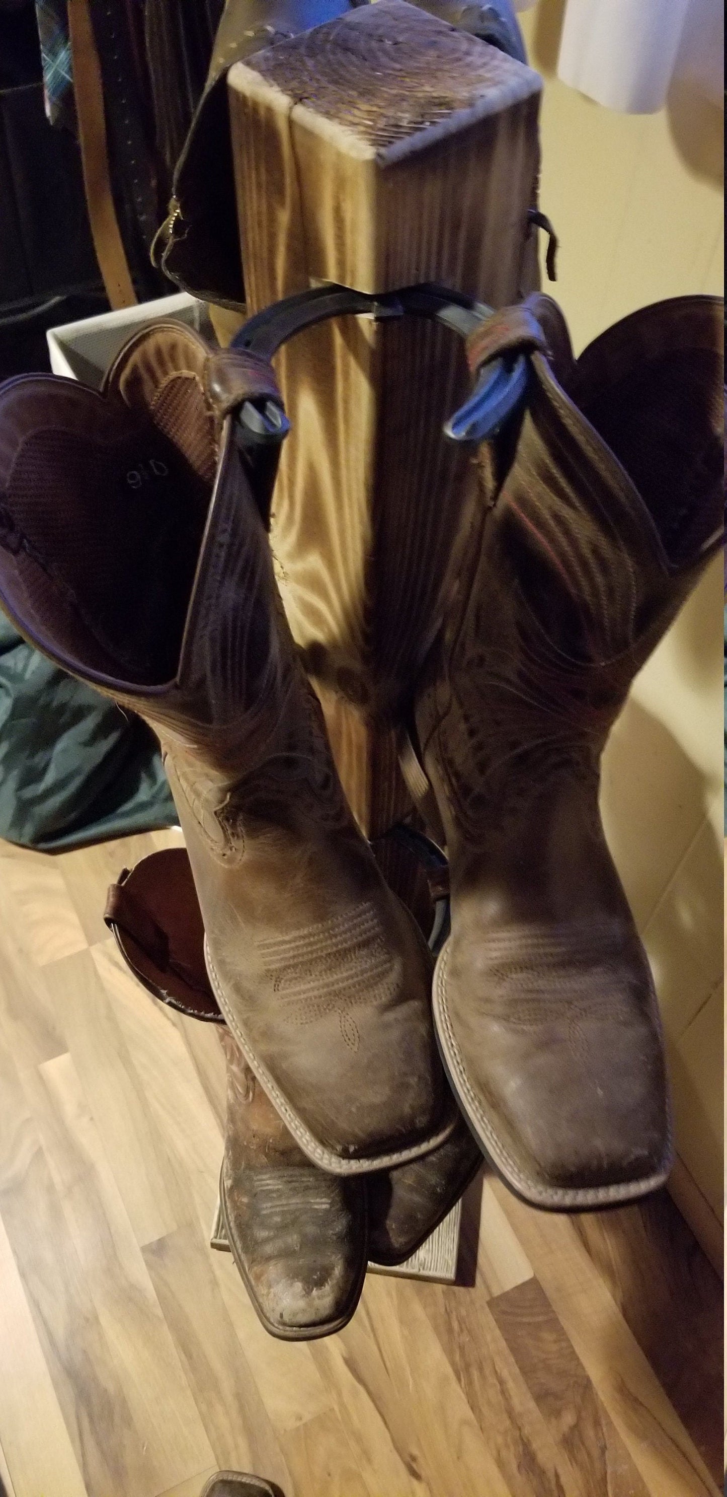 The Grand Commander: 6 Pair Cowboy Boot Floor Stand