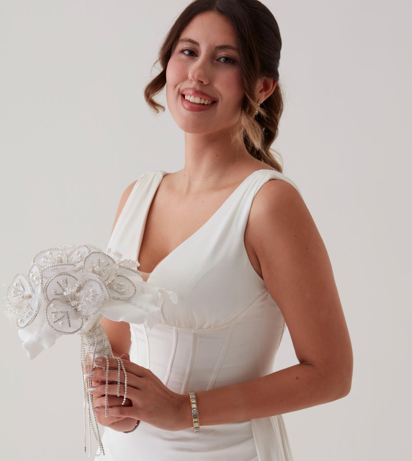 White Flower Bouquet – Ideal for Bridal, Quinceanera, or Proposal