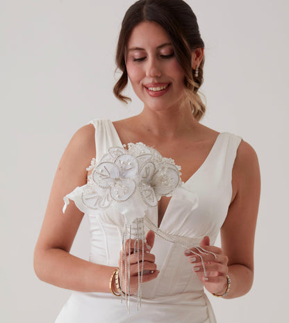 White Flower Bouquet – Ideal for Bridal, Quinceanera, or Proposal