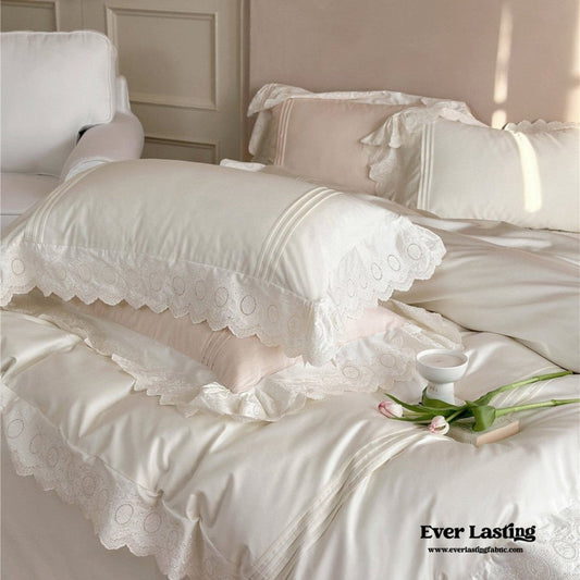 Isabelle Silky Cottage Ruffled Bedding Set / White