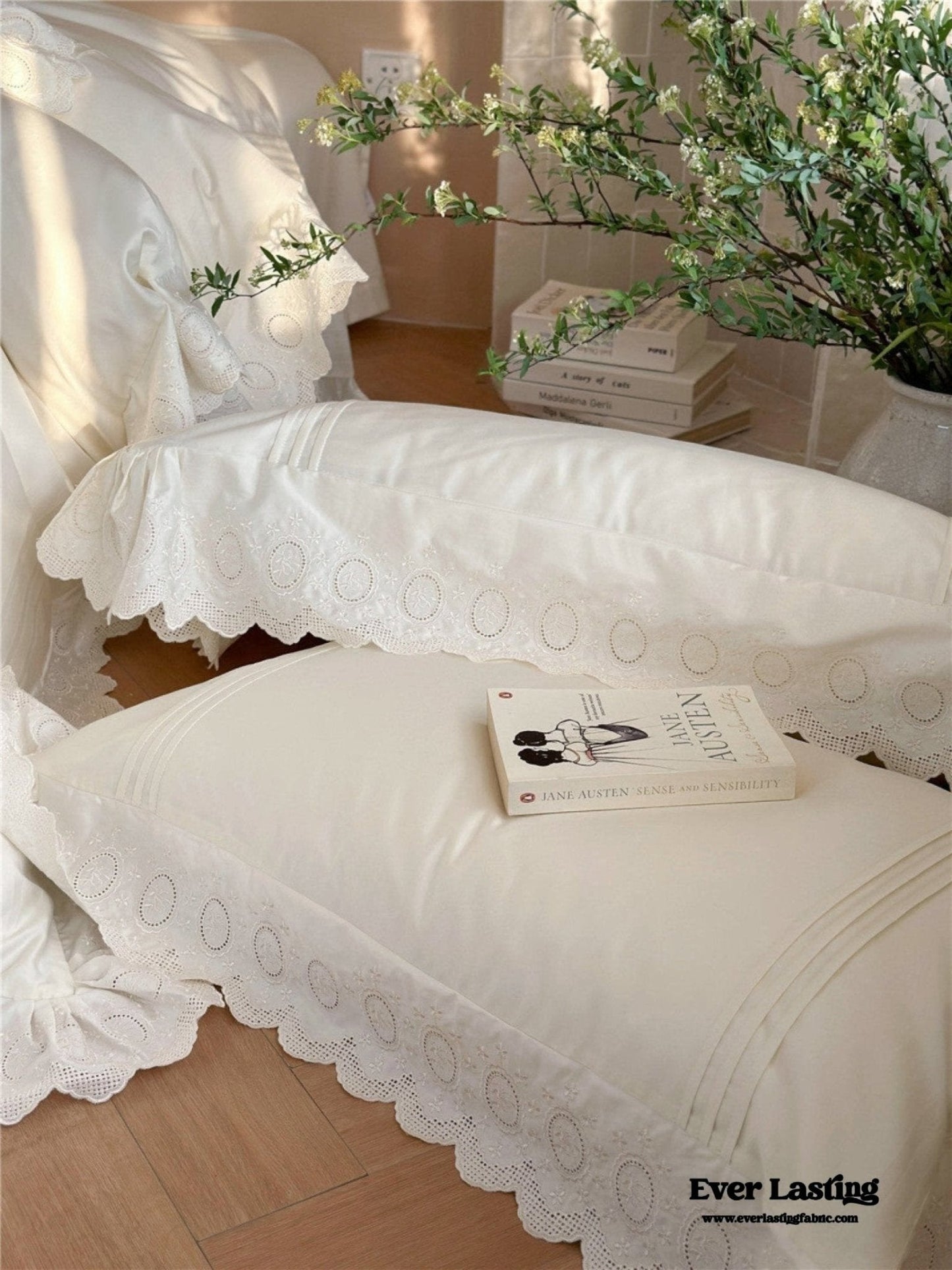 Isabelle Silky Cottage Ruffled Bedding Set / White