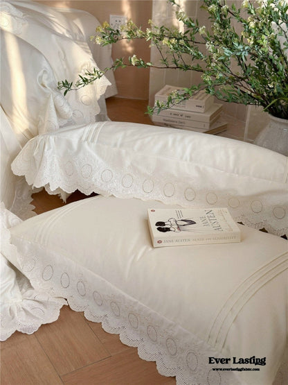 Isabelle Silky Cottage Ruffled Bedding Set / White