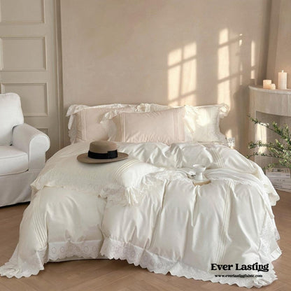 Isabelle Silky Cottage Ruffled Bedding Set / White