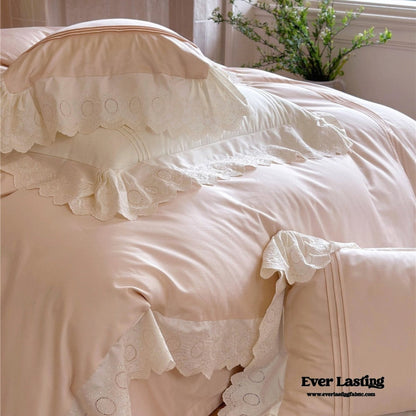 Isabelle Silky Cottage Ruffled Bedding Set / White