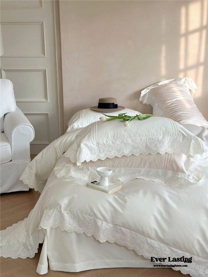 Isabelle Silky Cottage Ruffled Bedding Set / White
