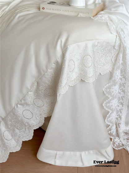 Isabelle Silky Cottage Ruffled Bedding Set / White