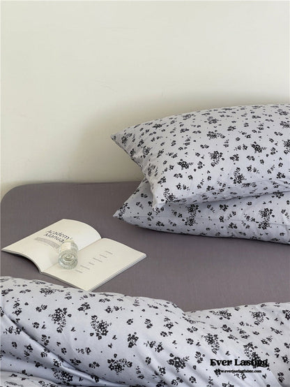 Jersey Knit Cotton Floral Bedding Set / White + Dark Blue