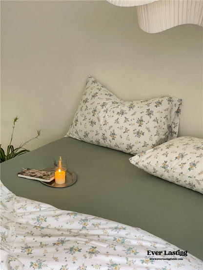 Jersey Knit Cotton Floral Bedding Set / White + Dark Blue
