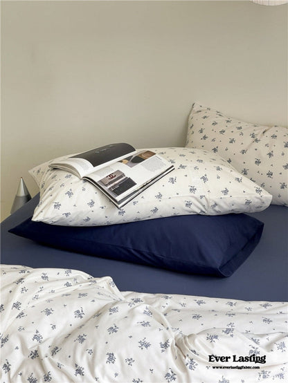 Jersey Knit Cotton Floral Bedding Set / White + Dark Blue